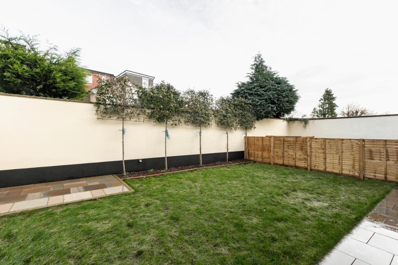 Skyvillion - London Enfield Chase Apartments With Parking & Wifi Exterior photo