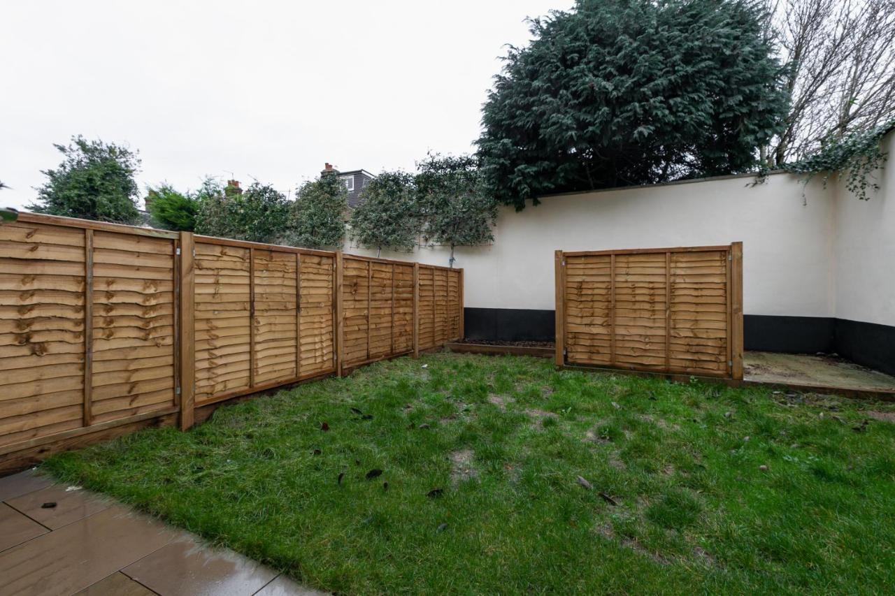 Skyvillion - London Enfield Chase Apartments With Parking & Wifi Exterior photo