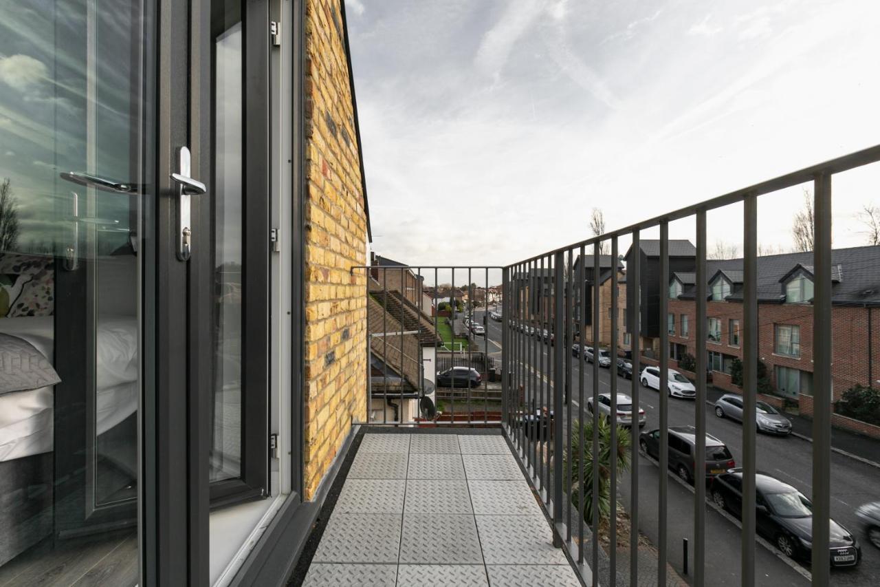 Skyvillion - London Enfield Chase Apartments With Parking & Wifi Exterior photo