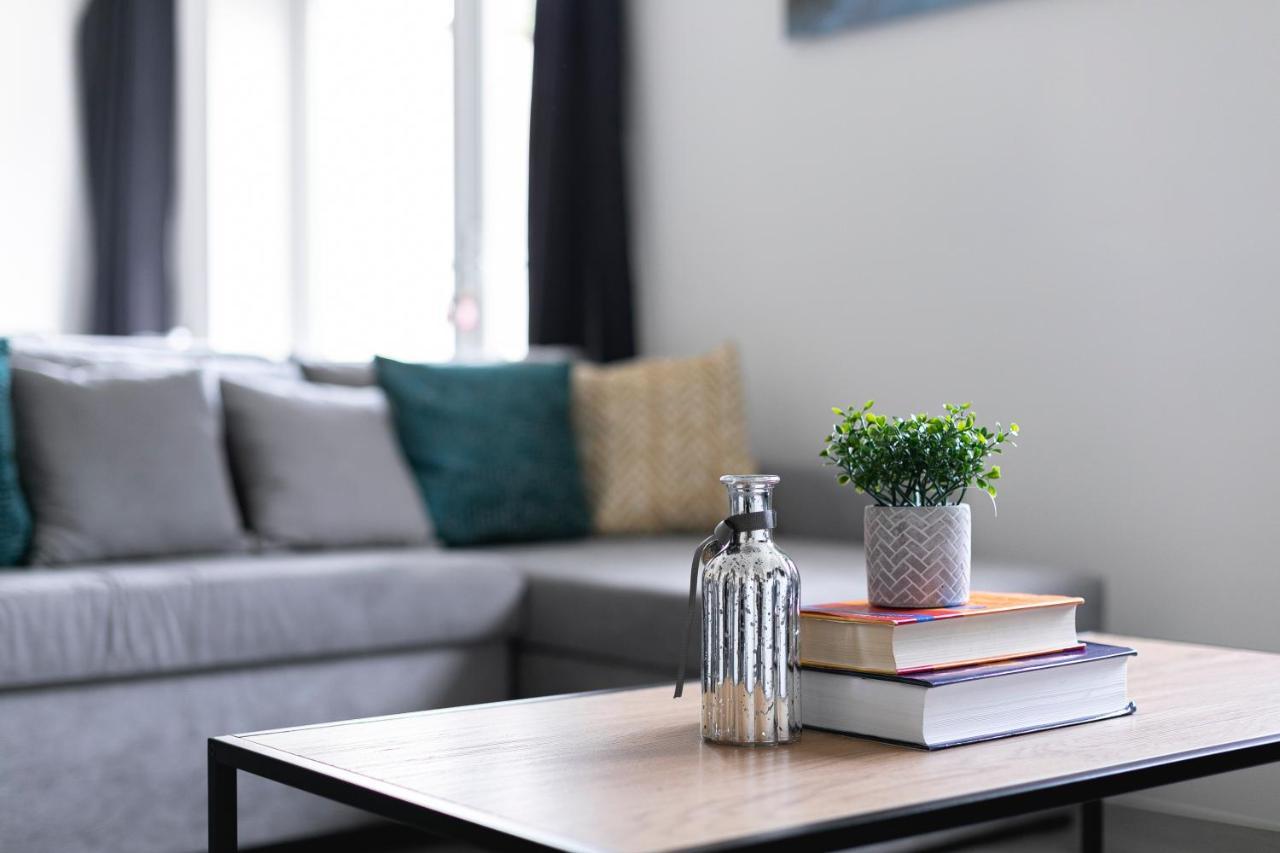Skyvillion - London Enfield Chase Apartments With Parking & Wifi Exterior photo