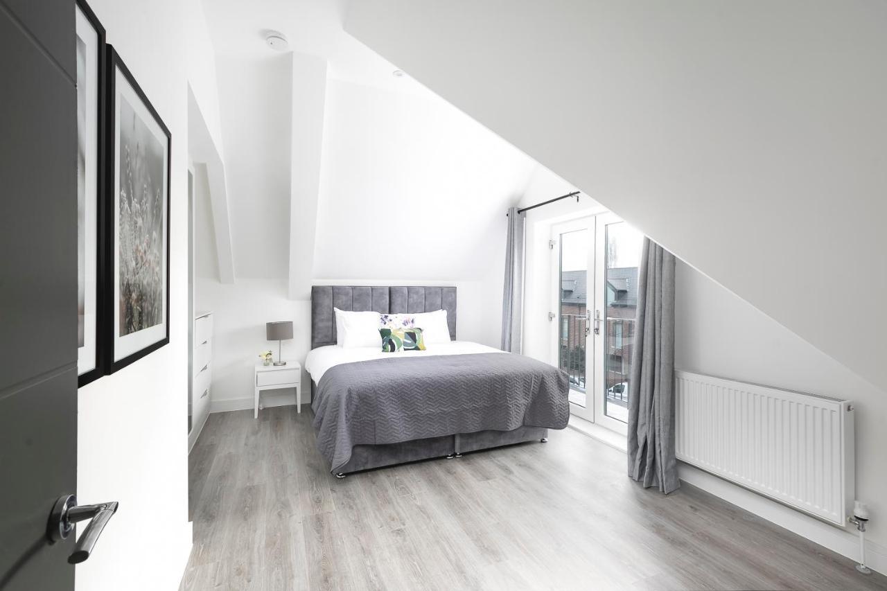 Skyvillion - London Enfield Chase Apartments With Parking & Wifi Exterior photo